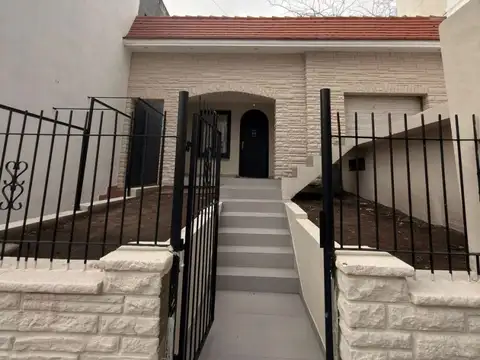 Chalet en venta en PH 3 ambientes con garage y patio - Chauvín