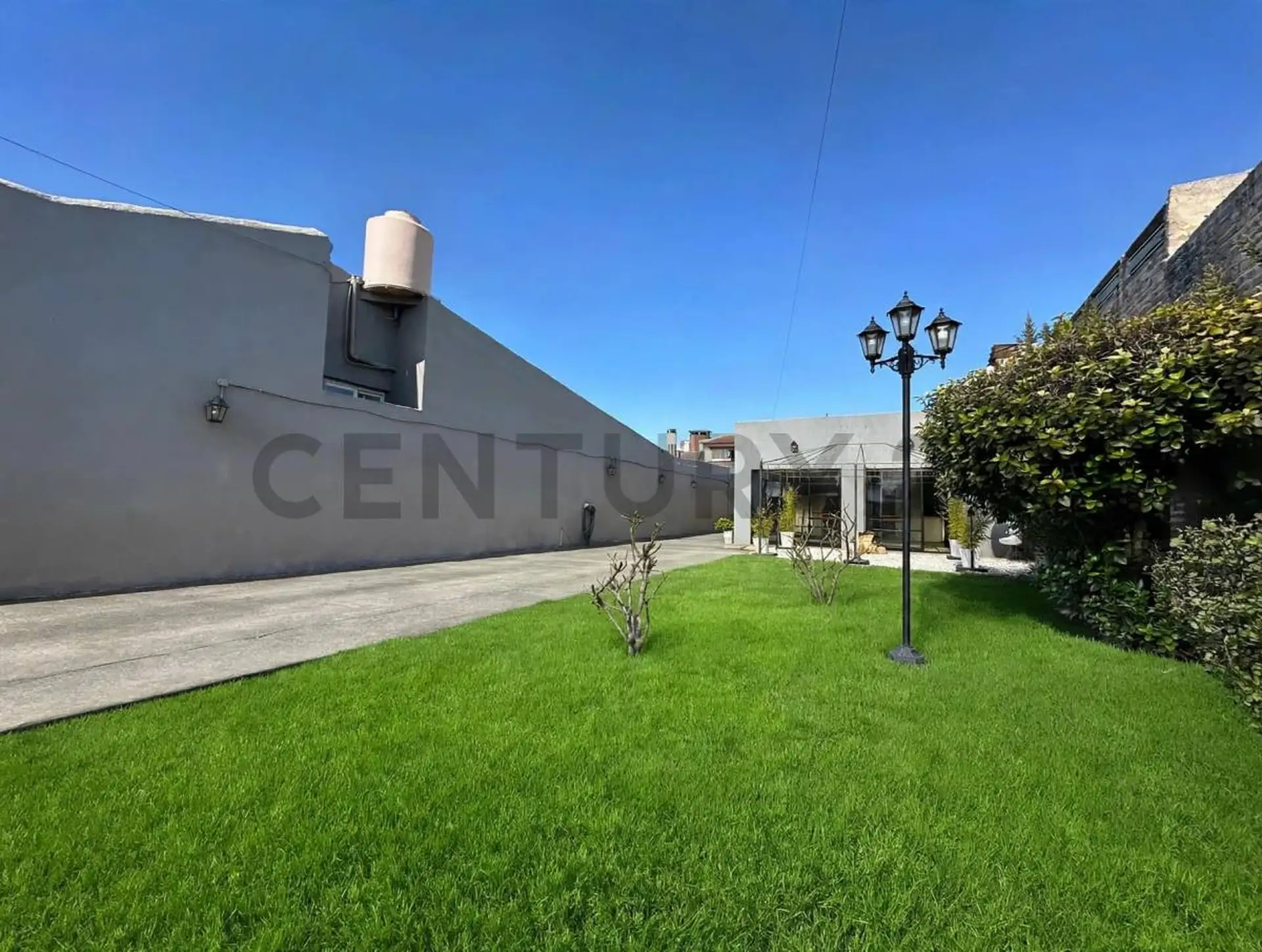 Casa nueva 4 ambientes con gran parque zona Pinos de Anchorena en una planta