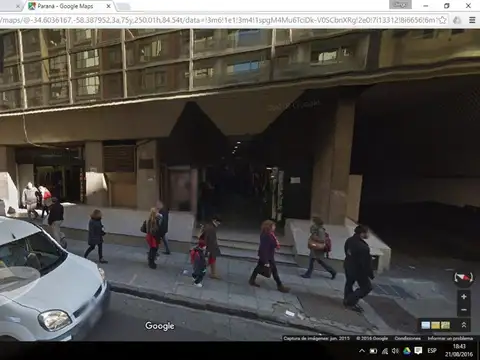 Muy buena cochera para 2 autos. Buen acceso por rampa