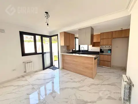 Depto Tipo Casa en Venta en Los Pinares, USD 192.000