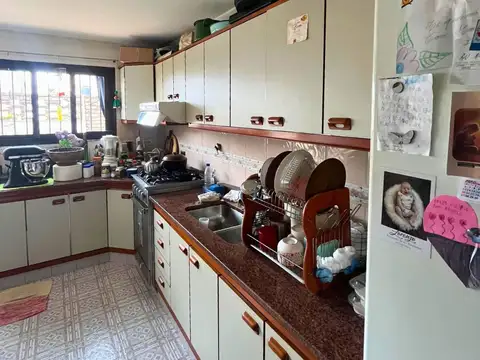 Casa en Venta con 3 cocheras