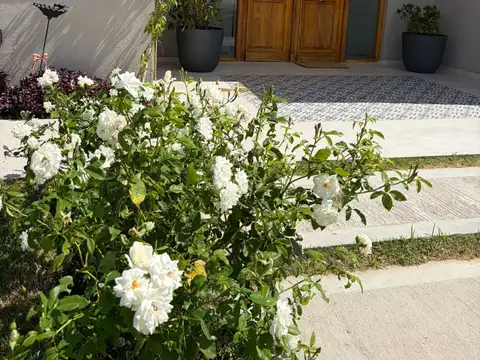 Casa 7 ambientes con 3 baños