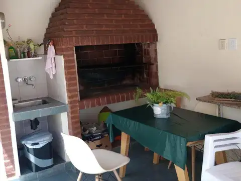 Casa 6 ambientes con 3 baños