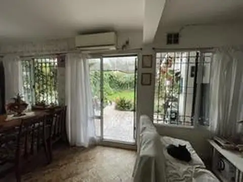 Casa 7 ambientes con 2 baños