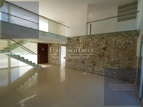 Casa en Alquiler de 4 dormitorios
