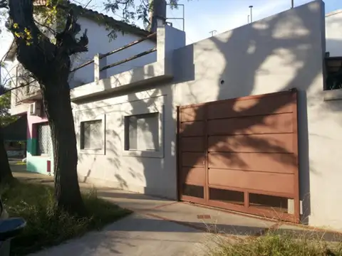 Casa (ph Frente) 3 Amb - Reciclada A Nueva! A Estrenar!