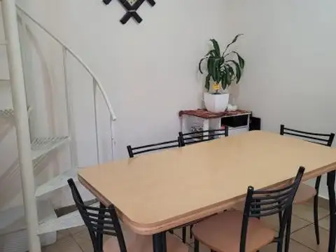 Casa 6 ambientes con 2 baños