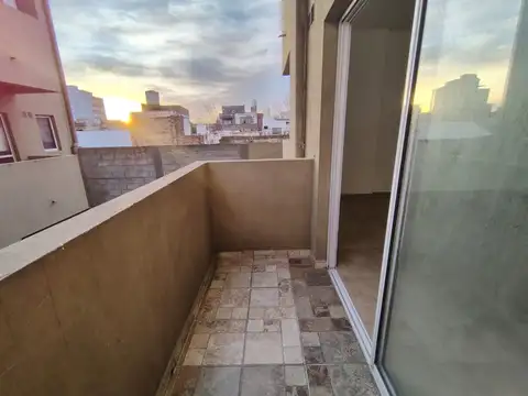 ALQUILER DPTO CON COCHERA Y BALCON LANÚS O.