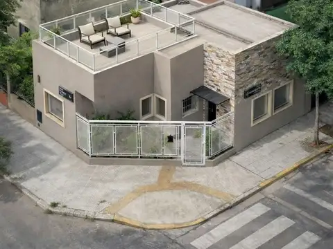 CASA 4 AMB EN VENTA EN V. PUEYRREDON COCHERA ILUM