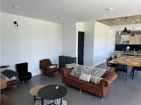 Casa 4 ambientes con 3 baños
