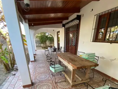 Casa 5 ambientes con 3 baños