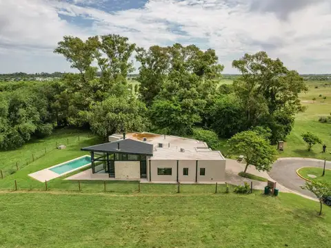 Casa en Alquiler en Countries y Barrios Cerrados en Escobar, USD 1.500