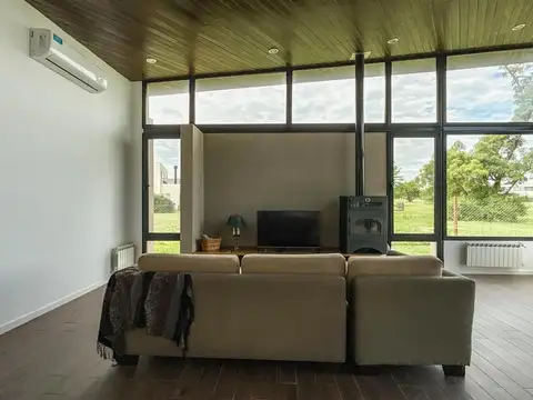 Alquiler Casa 6 ambientes, San Sebastián, área 2