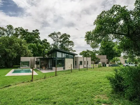 Casa 6 ambientes con 3 baños