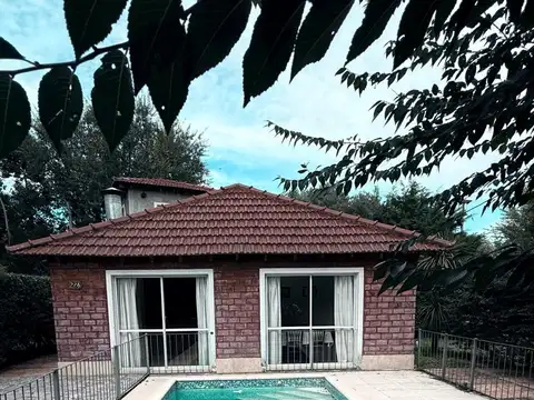 OPORTUNIDAD   Permuta dep en CABA zona / Venta Indio Cua/ chalet clásico/pileta