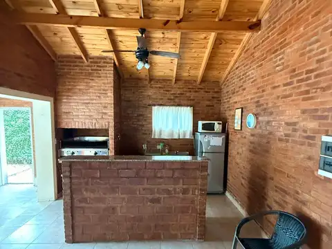 OPORTUNIDAD   Permuta dep en CABA zona / Venta Indio Cua/ chalet clásico/pileta