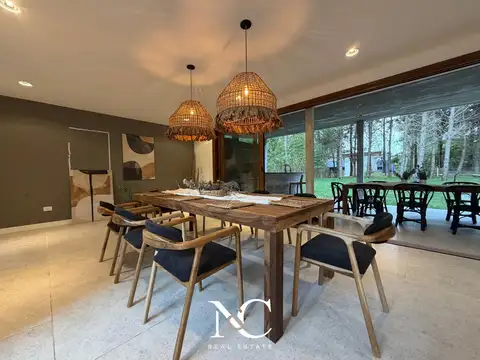 Casa en Venta con 2 cocheras