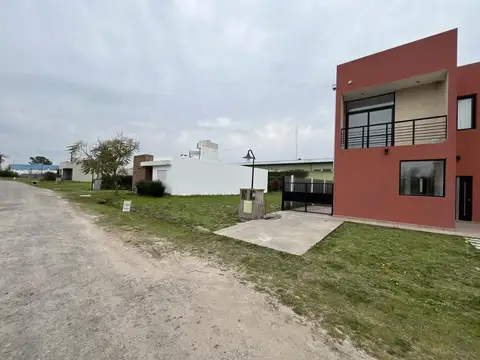 Casa 4 Dormitorios en Alquiler B° El Cauquen  al 2087