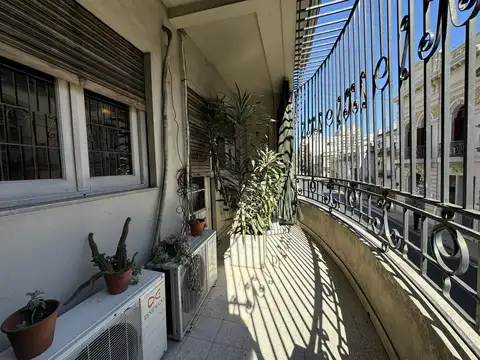 Casa en planta alta en venta con terraza exclusiva en zona historica del Centro - Laprida 1257