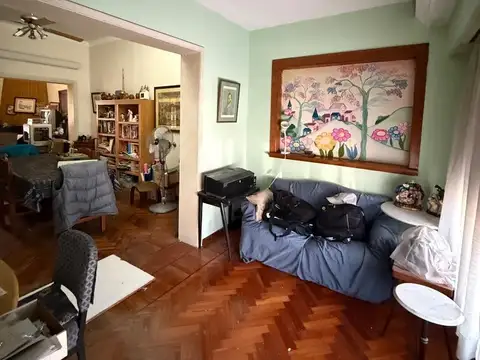Venta - Casa 5 Ambientes en Bernal Centro