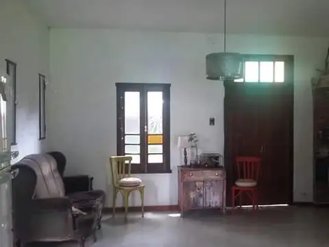 Casa 5 ambientes con 1 baño