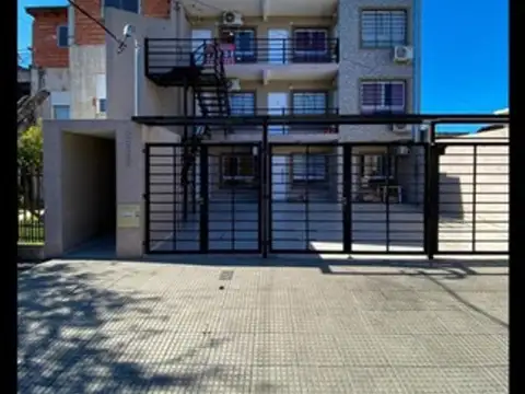 Departamento De 2 1/2 Ambientes En Venta En Villa Luzuriaga 