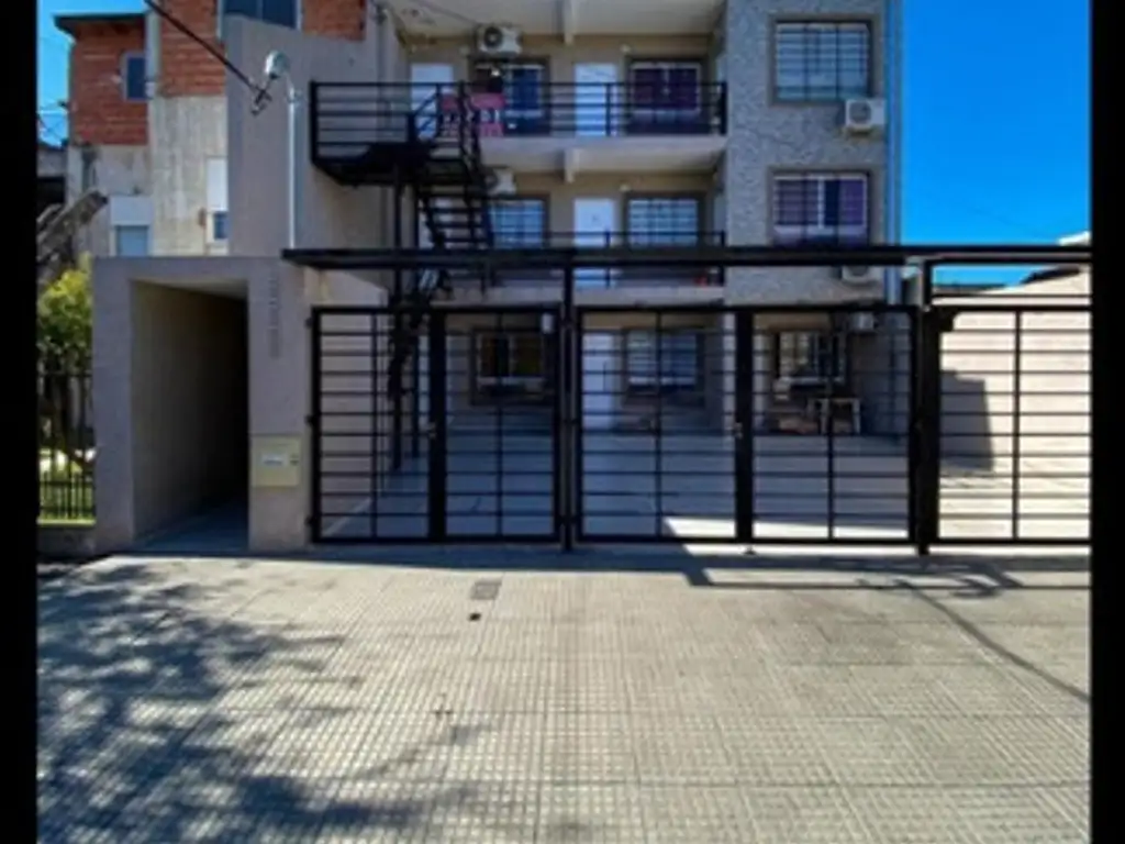 Juan Del Campillo 2800, Villa Luzuriaga, Provincia de Buenos Aires, Argentina