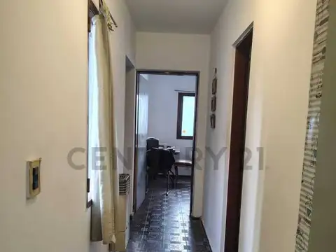 EXCELENTE CASA EN CALLE MAIPU DE CIUDAD MENDOZA + CASA INDEPENDIENTE CON RENTA