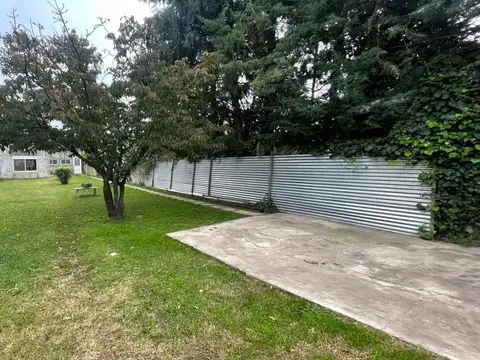 Casa 3 ambientes, con gran parque y parrilla VENTA