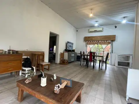 Casa en Venta con 3 cocheras