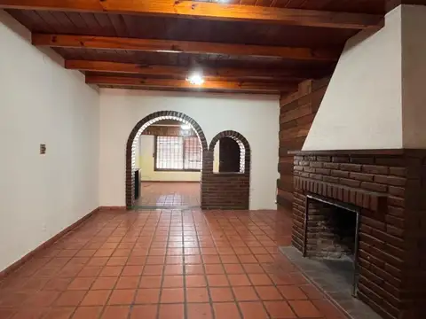 CASA 4 AMBIENTES VENTA BURZACO CON QUINCHO, GARAJE