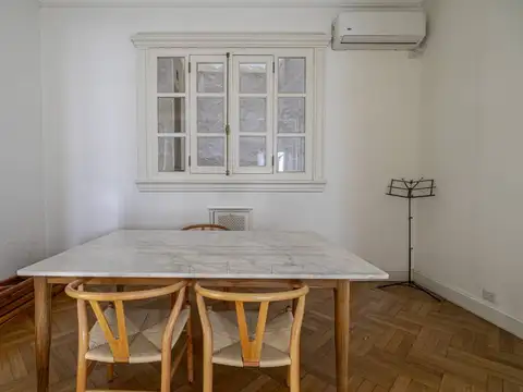 Esmeralda 1300, Piso 1°