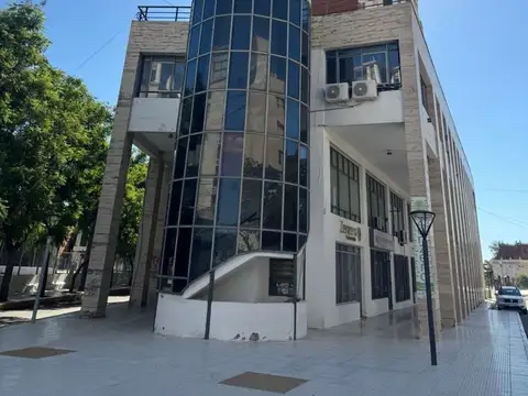 Av. Illia 100