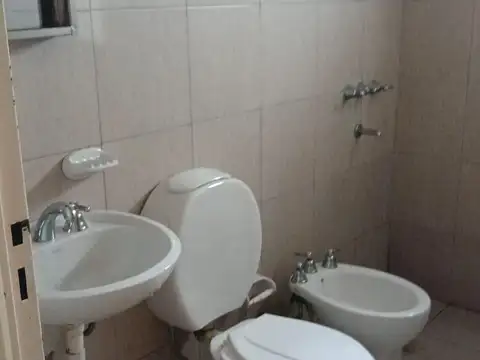 Casa 5 ambientes con 1 baño
