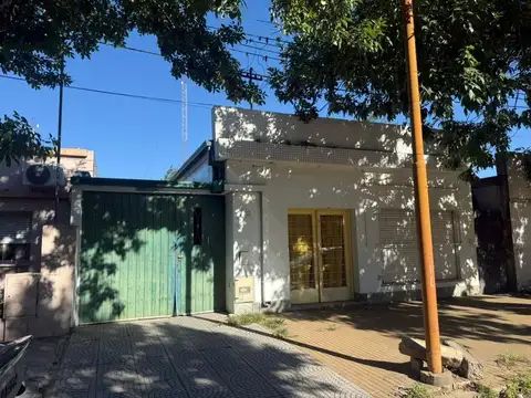 VENTA CASA 2 DORMITORIOS + LOCAL ZONA NORTE