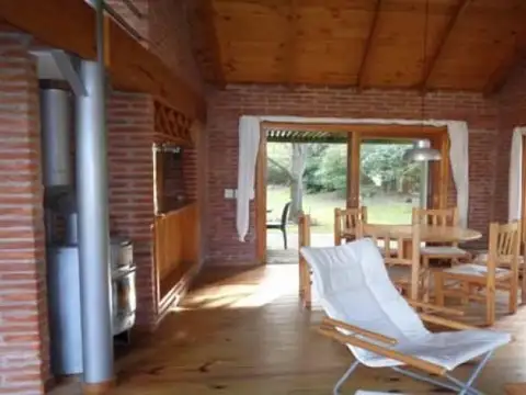 CASA de 4 Amb. EN 2 PLANTAS A Mts. DEL MAR - MAR DE LAS PAMPAS