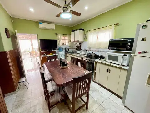 Casa 3 ambientes con 2 baños