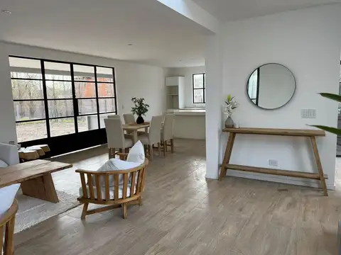 Casa 4 ambientes con 3 baños