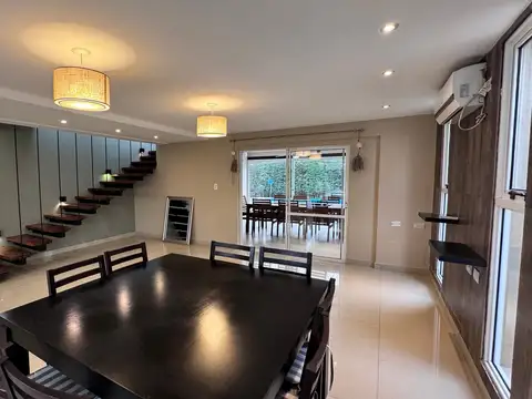 Casa 6 ambientes con 3 baños