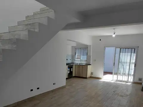 Casa 4 ambientes con 3 baños