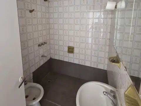 EXCELENTE DEPTO 3 AMB MODERNIZADO C/BALCON EN LOMAS!