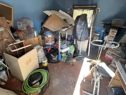Venta de casa de 3 ambientes en Pompeya con terreno propio