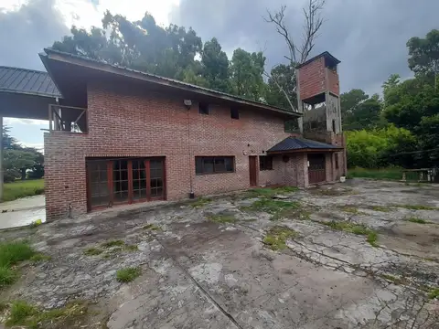 Casa 9 ambientes con 5 baños