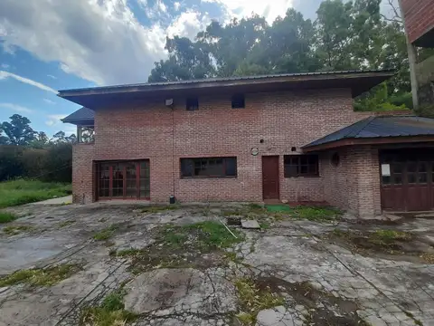 Casa 9 ambientes con 5 baños