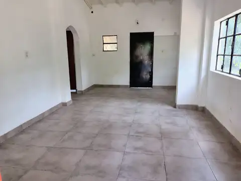 Casa en Alquiler con 2 cocheras