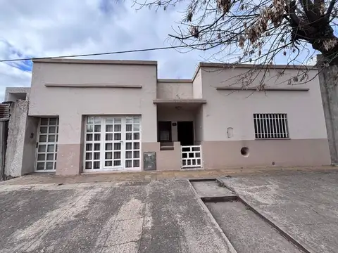 CASA EN VENTA EN PERGAMINO CON PATIO