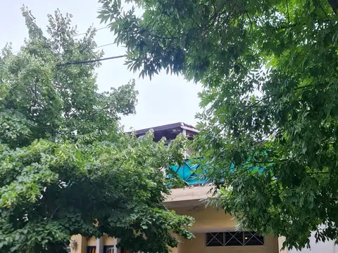 Pareja al 4600 y Allende, Villa Devoto. Planta baja. Al frente. Departamento sin expensas. Monoambiente dividido. Superficie total y cubierta 27 m2. Apto profesional.