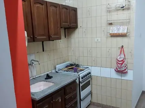 Depto de 3 amb en 1er piso con balcón al frente y patio sobr