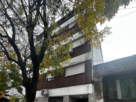 DPTO 4 AMB. 1 PISO CONTRAFRENTE A 150MTS DE AVENIDA ALBERDI