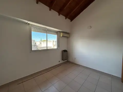 Depto Tipo Casa en Alquiler en Haedo, $ 850.000